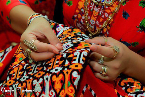 sozan - هنر سوزن دوزی زنان ترکمن