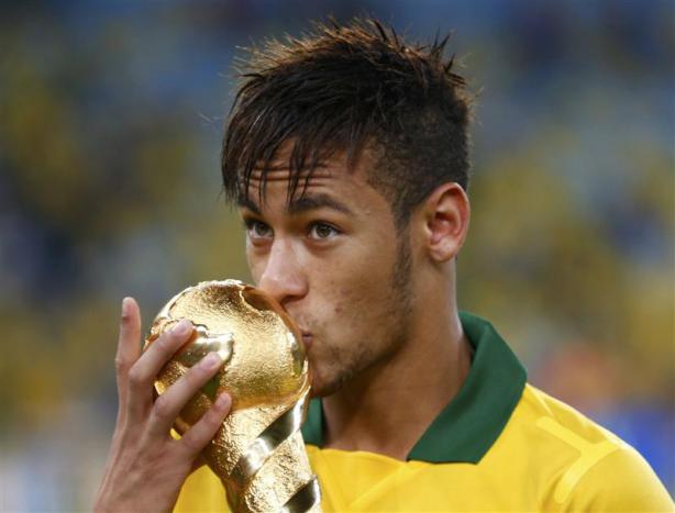 Brazil's Neymar kisses the trophy after winning their Confederations Cup final soccer match against Spain at the Estadio Maracana in Rio de Janeiro June 30, 2013. REUTERS/Kai Pfaffenbach
