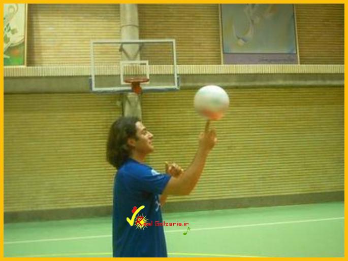عکس محمدرضا گلزار در والیبال هنرمندان 